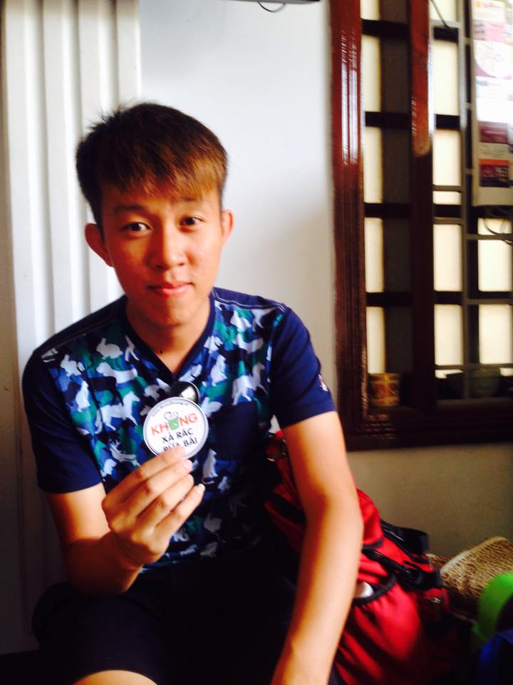 Du[-]khách[-]Hàn[-]Quốc[-][-]hứng[-]khởi[-]với[-]sticker[-]"Không[-]xả[-]rác[-]bừa[-]bãi"[-]của[-]Tin[-]Môi[-]Trường
